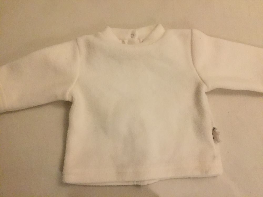 2 pyjamas, un pull Boutchou 1 mois 5€ Puériculture