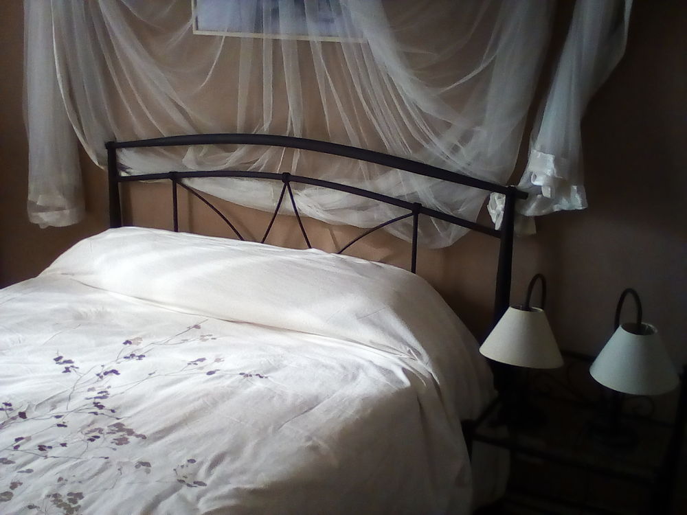 Lit 2 places 140 COMPLET + 2 chevets. Meubles
