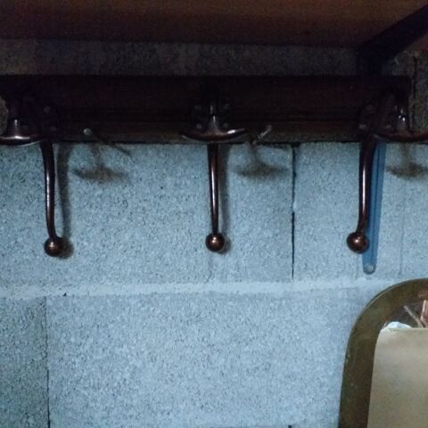 porte manteaux;
8 Aubagne (13)