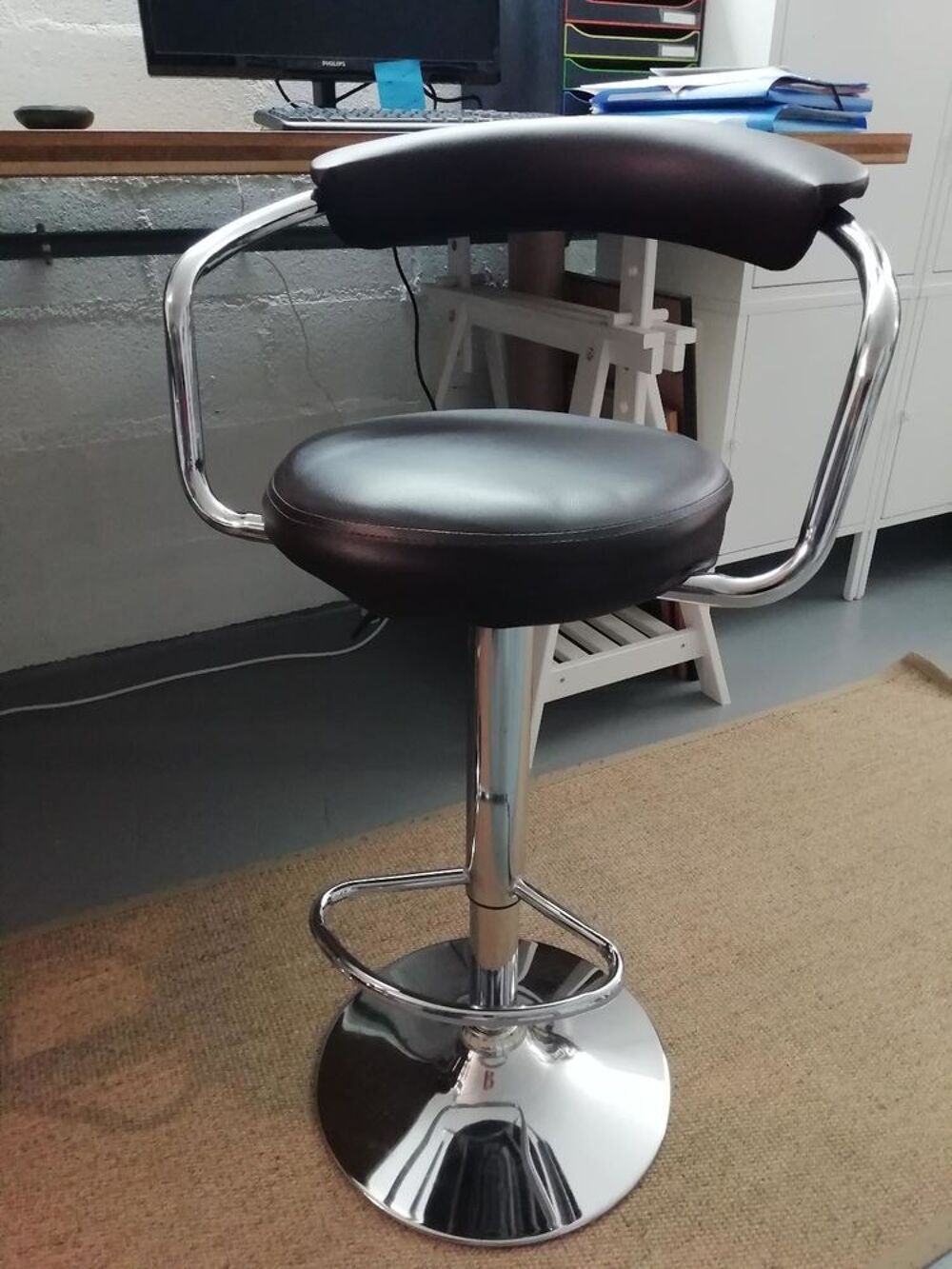 2 chaises haute en cuir marron Meubles