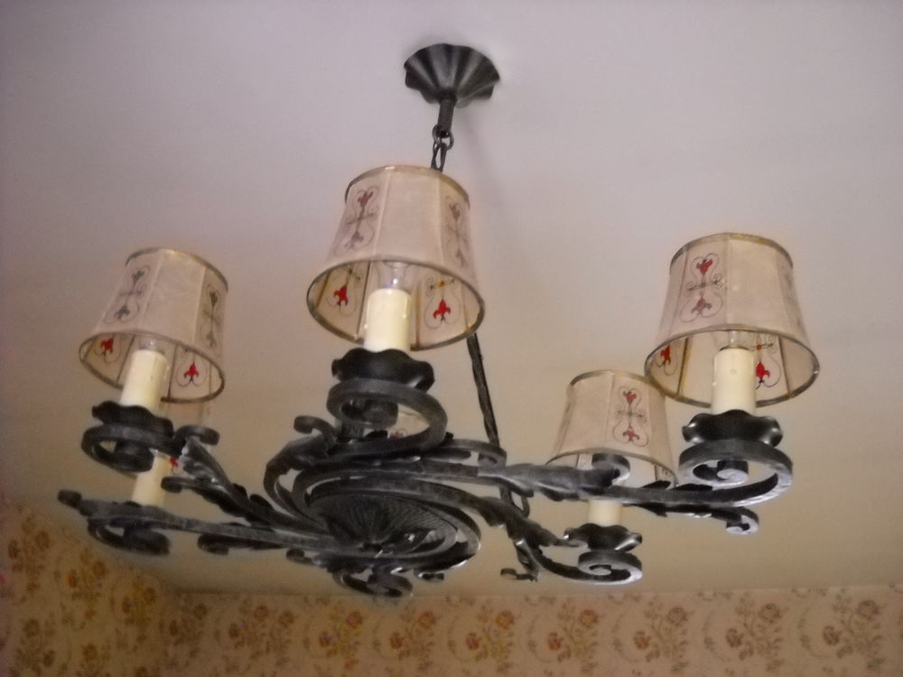 lustre en fer forg&eacute; Décoration