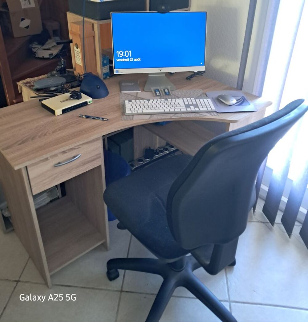 Ordinateur ASUS TT1 DESKTOP-VAG71 + BUREAU + FAUTEUIL. Matériel informatique