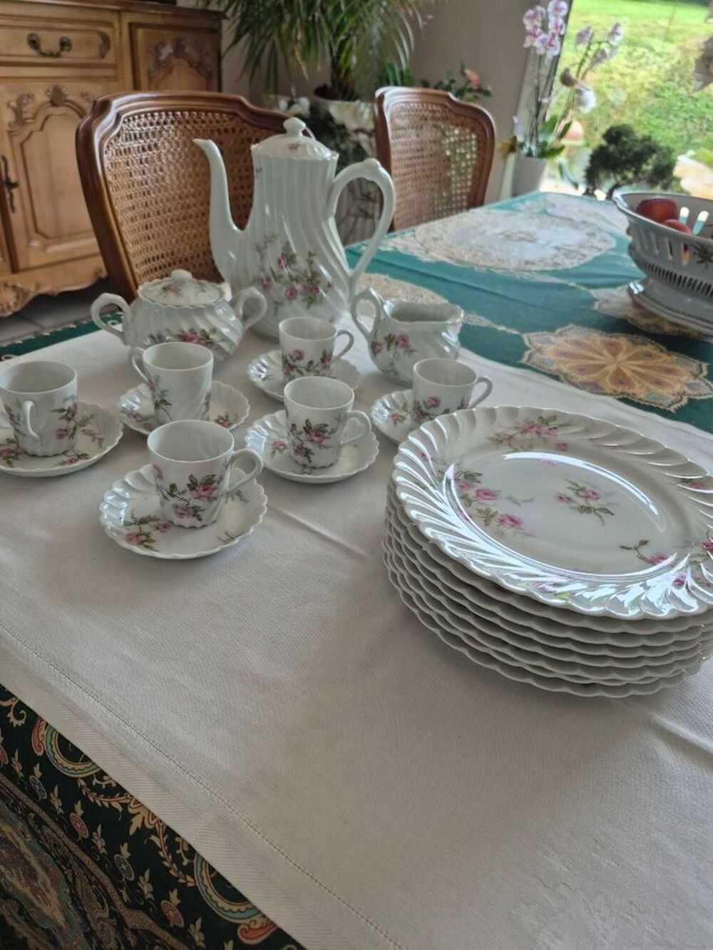 service caf&eacute; &amp; dessert porcelaine Haviland motif Eglantine Décoration