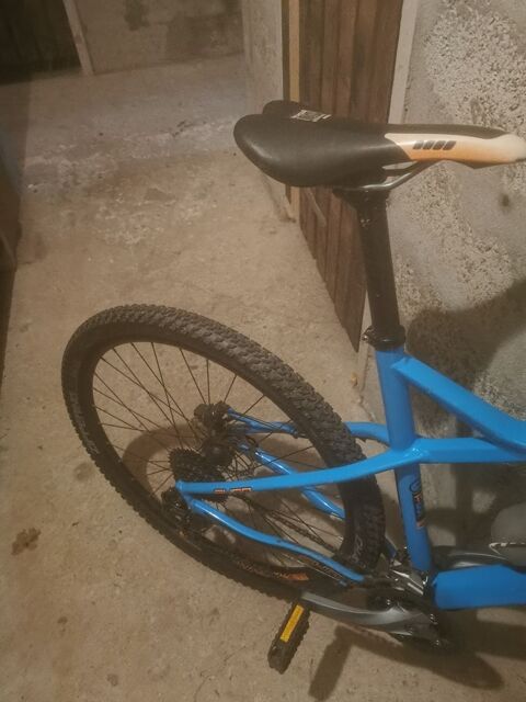 VTT MARQUE SUN  COULEUR BLEUE POUCE 27.5. 150 Lorient (56)