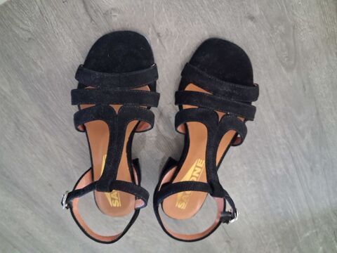 Pointure 33. Chaussures neuves 20 Saint-Joseph (97)