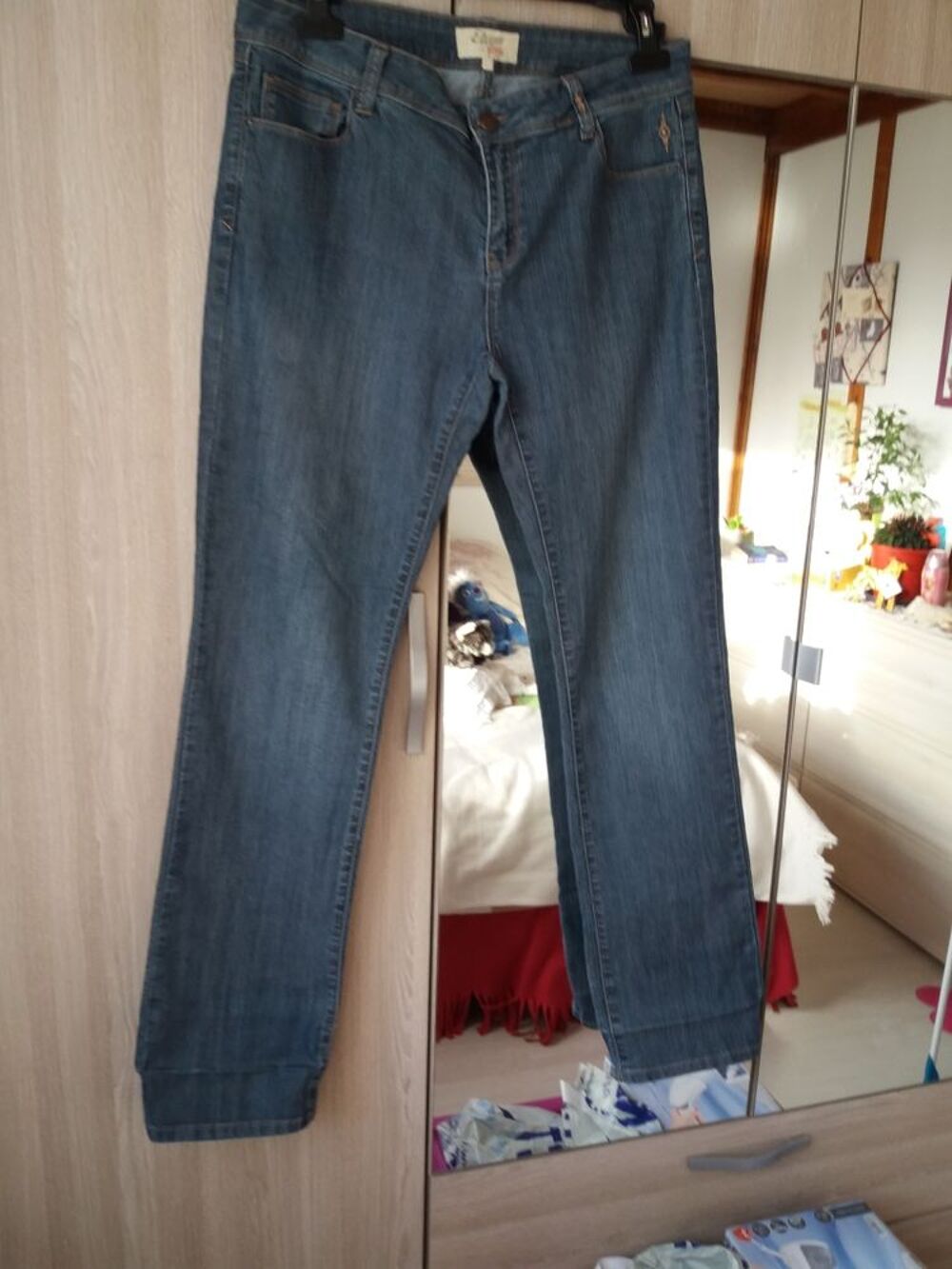 Jean Etam taille 42 coupe droite et taille haute. Vêtements