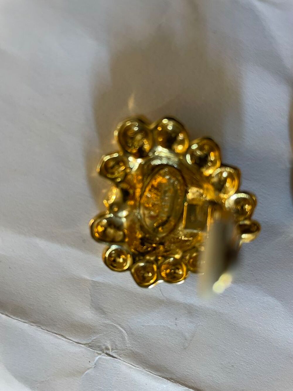 BO Clip dor&eacute;e Coeur facette perl&eacute;e Christian LACROIX Bijoux et montres