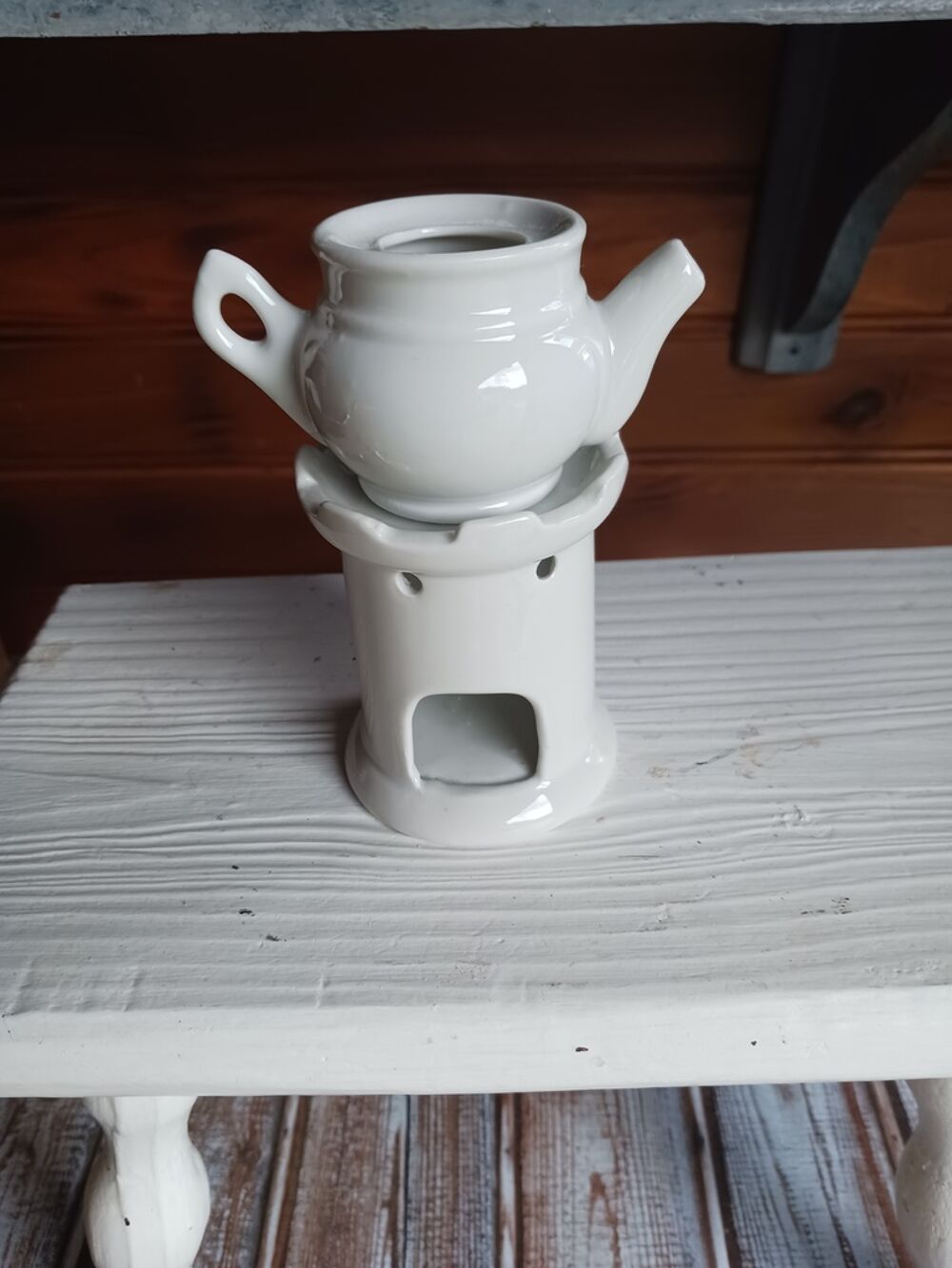 Br&ucirc;leur &agrave; huile en porcelaine blanche th&eacute;i&egrave;re 