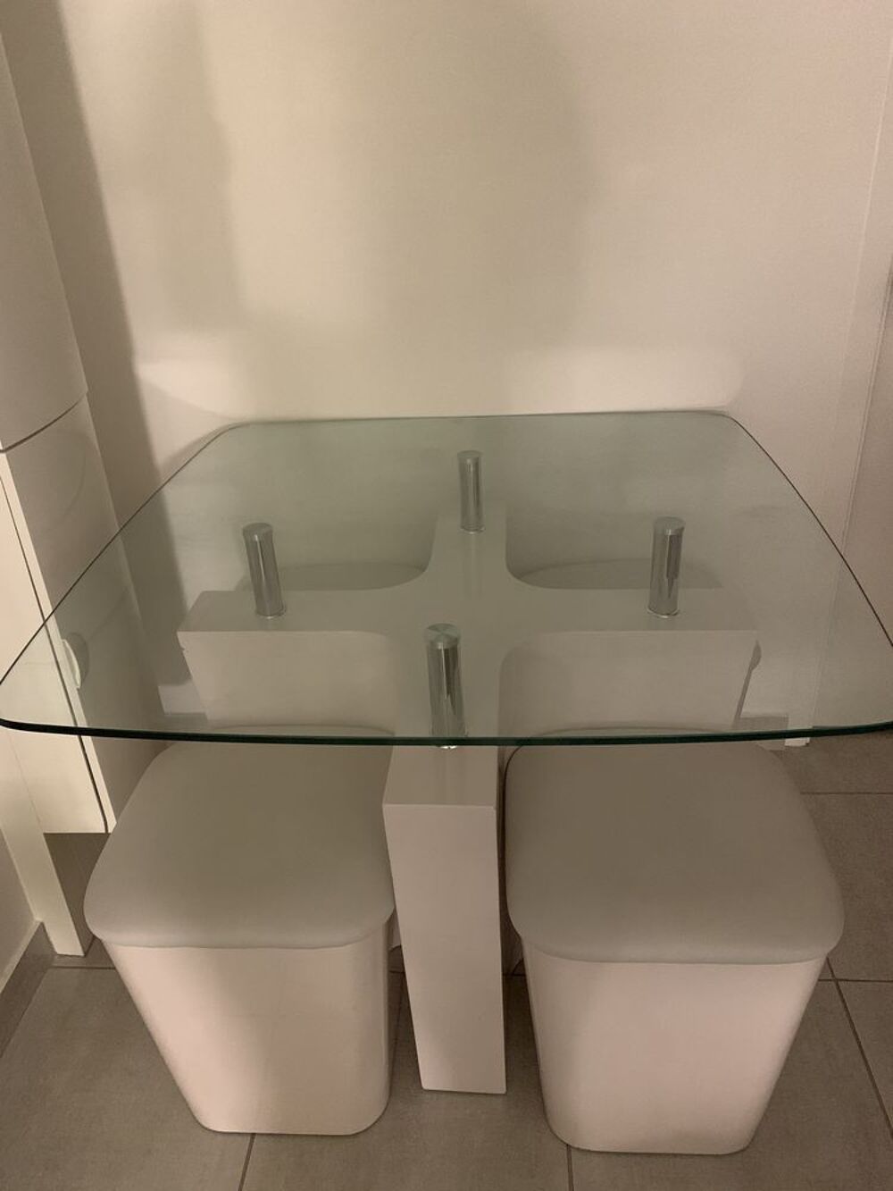 Table plateau en verre 4 places Meubles