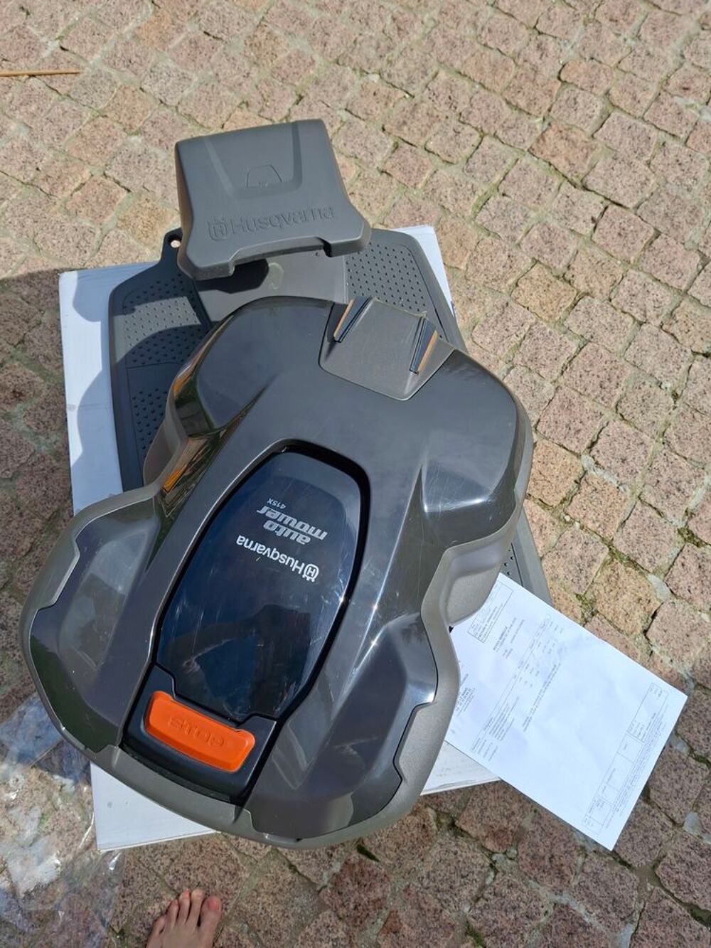 Tondeuse Robot Husqvarna 415X . Tr&egrave;s bon mod&egrave;le. Jardin