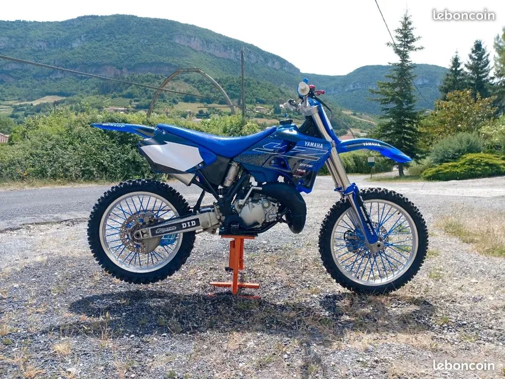 YAMAHA 2003 occasion 12100 Millau