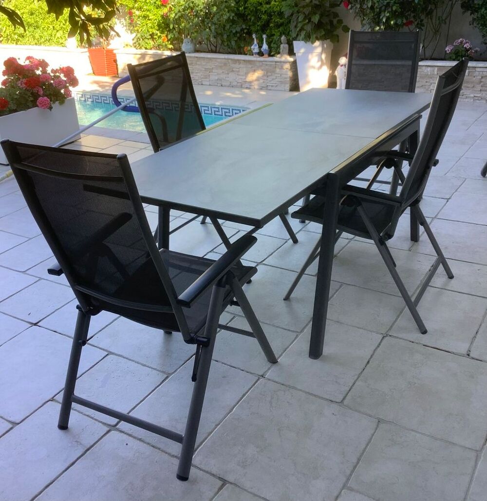 TABLE &amp; FAUTEUILS DE JARDIN Meubles