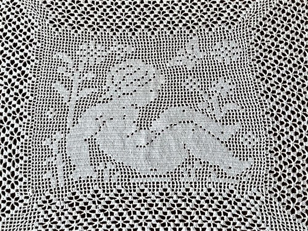 Nappe ronde neuve blanche faite main au crochet 280 cm diam D�coration