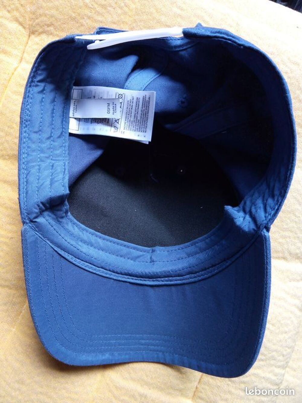 casquette Adidas neuve Vêtements