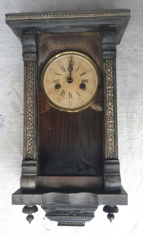 Pendulette mécanique ancienne à pendre JUNGHANS du XIXème
30 Castries (34)