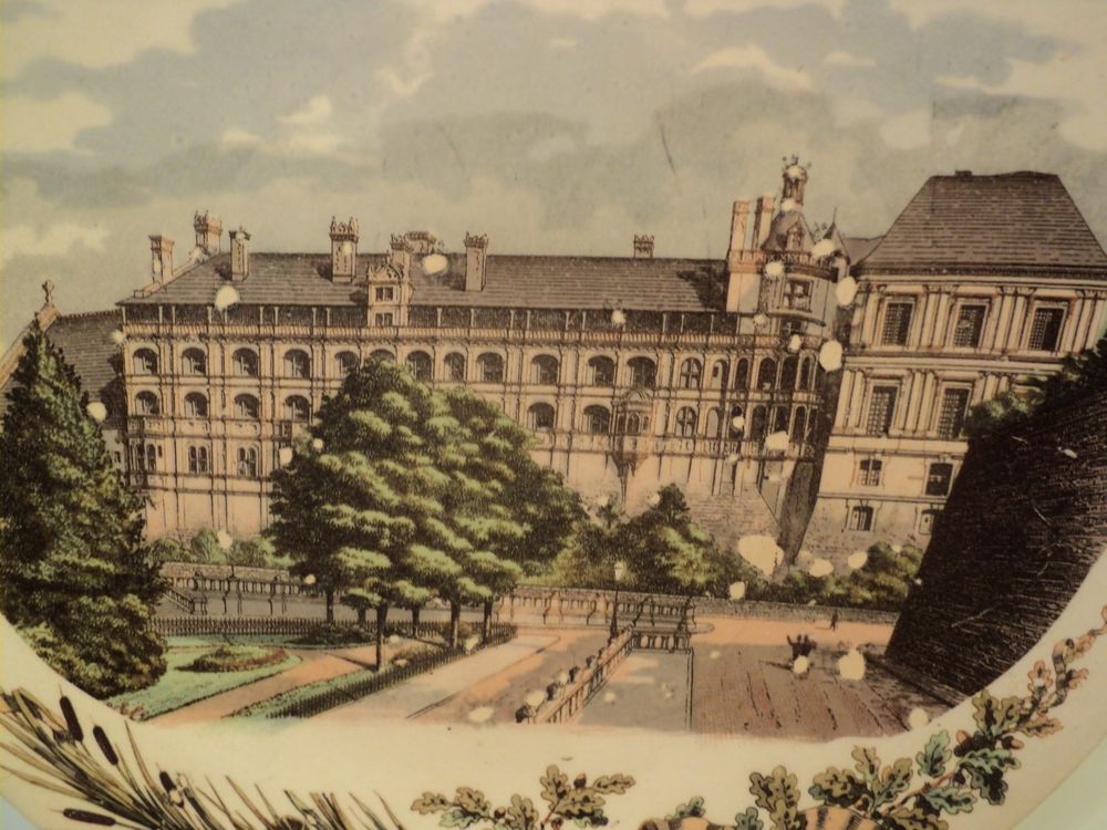 Ancienne Assiette Chateau de Blois Fa&iuml;ence Sarreguemines.
Dcoration