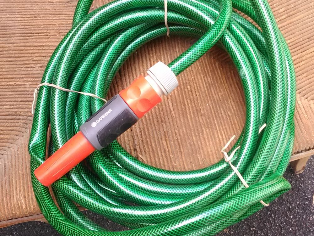 Tuyau d'arrosage neuf (10 m). Jardin