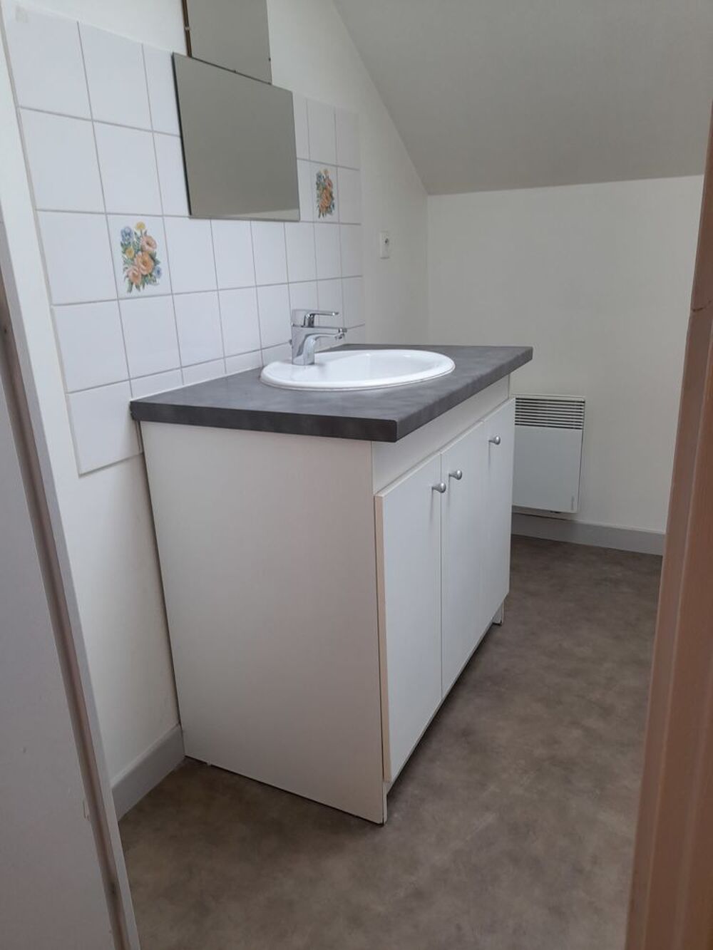 Location Duplex/Triplex A 20 MNS DE SENS, MONTEREAU ET NEMOURS, centre CHEROY Chéroy