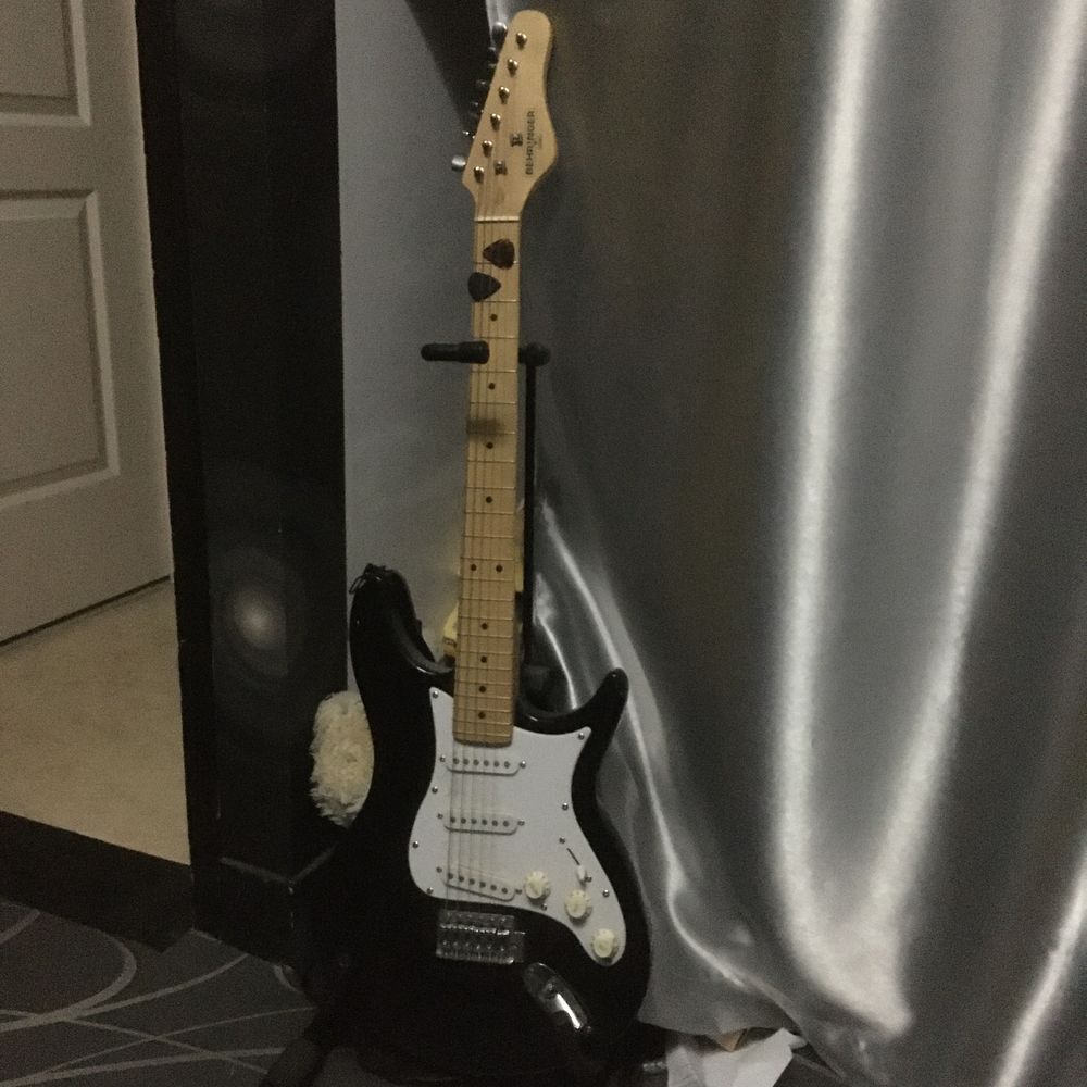 guitare &eacute;lectrique B&eacute;hringer Instruments de musique