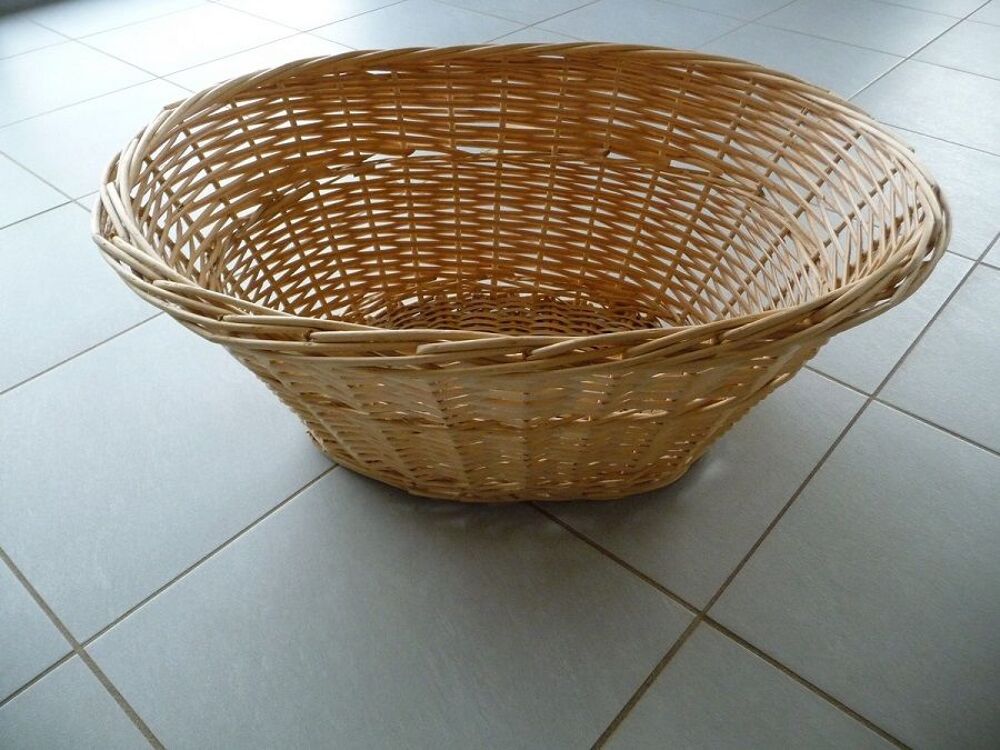 Grande corbeille &agrave; linge ou autre en rotin Décoration
