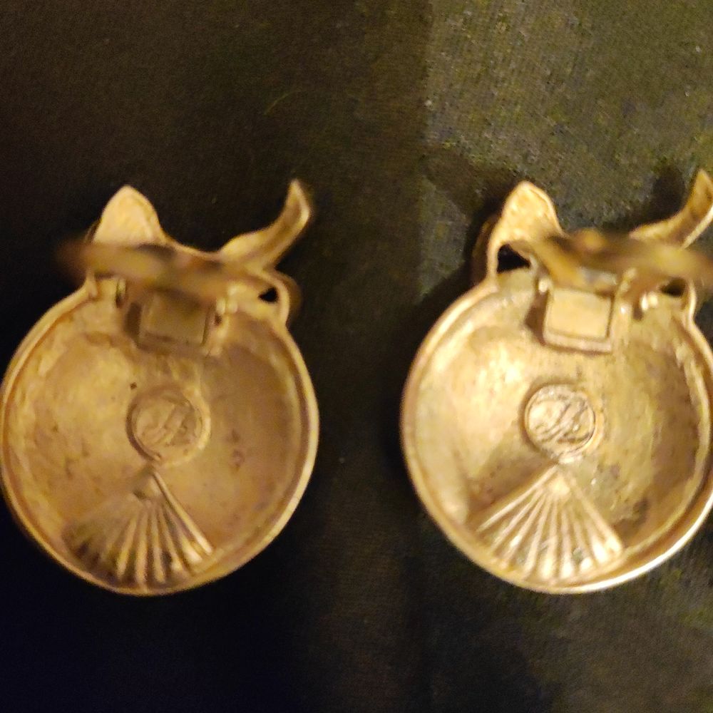 Clips d'oreilles m&eacute;tal vintag ann&eacute;es 80 rare Karl Lagerfeld Bijoux et montres