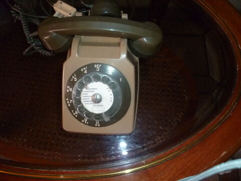 Téléphone de collection ancien modèle avec cadran & écouteur 25 Saint-Quentin (02)