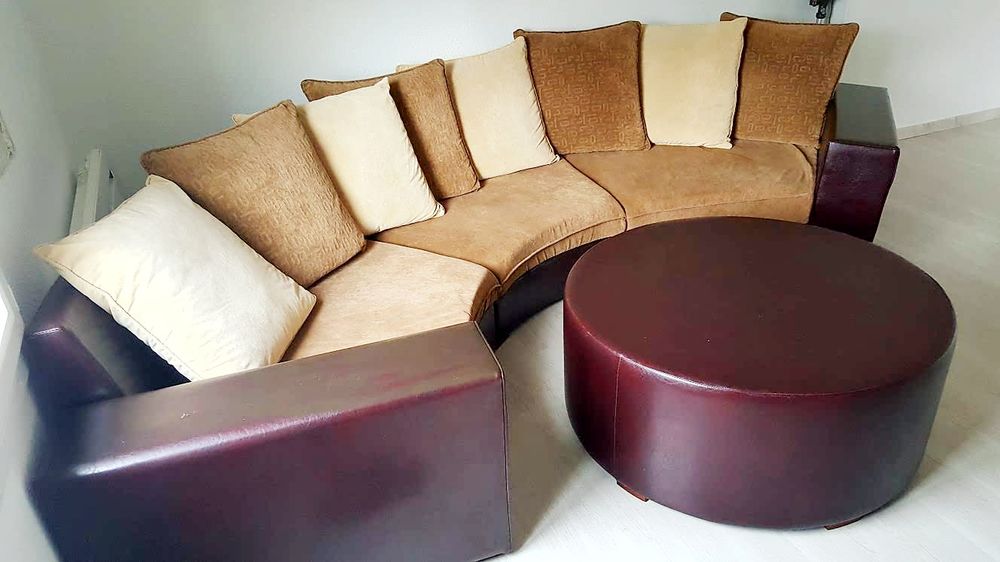Vend canap&eacute; demi cercle tissu lavable en bon &eacute;tat Meubles