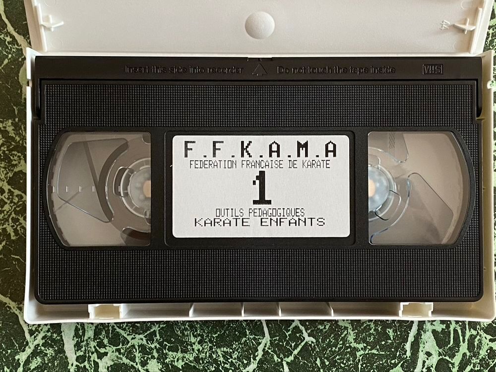 Karate Enfants Outils P&eacute;dagogiques FFKAMA VHS SECAM DVD et blu-ray