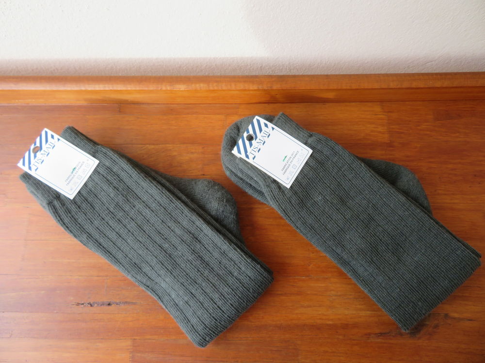 4 paires de chaussettes laine , neuves Vêtements