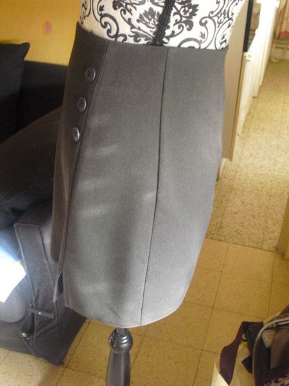 jupe gris souris NEUVE TAILLE 36 Vêtements