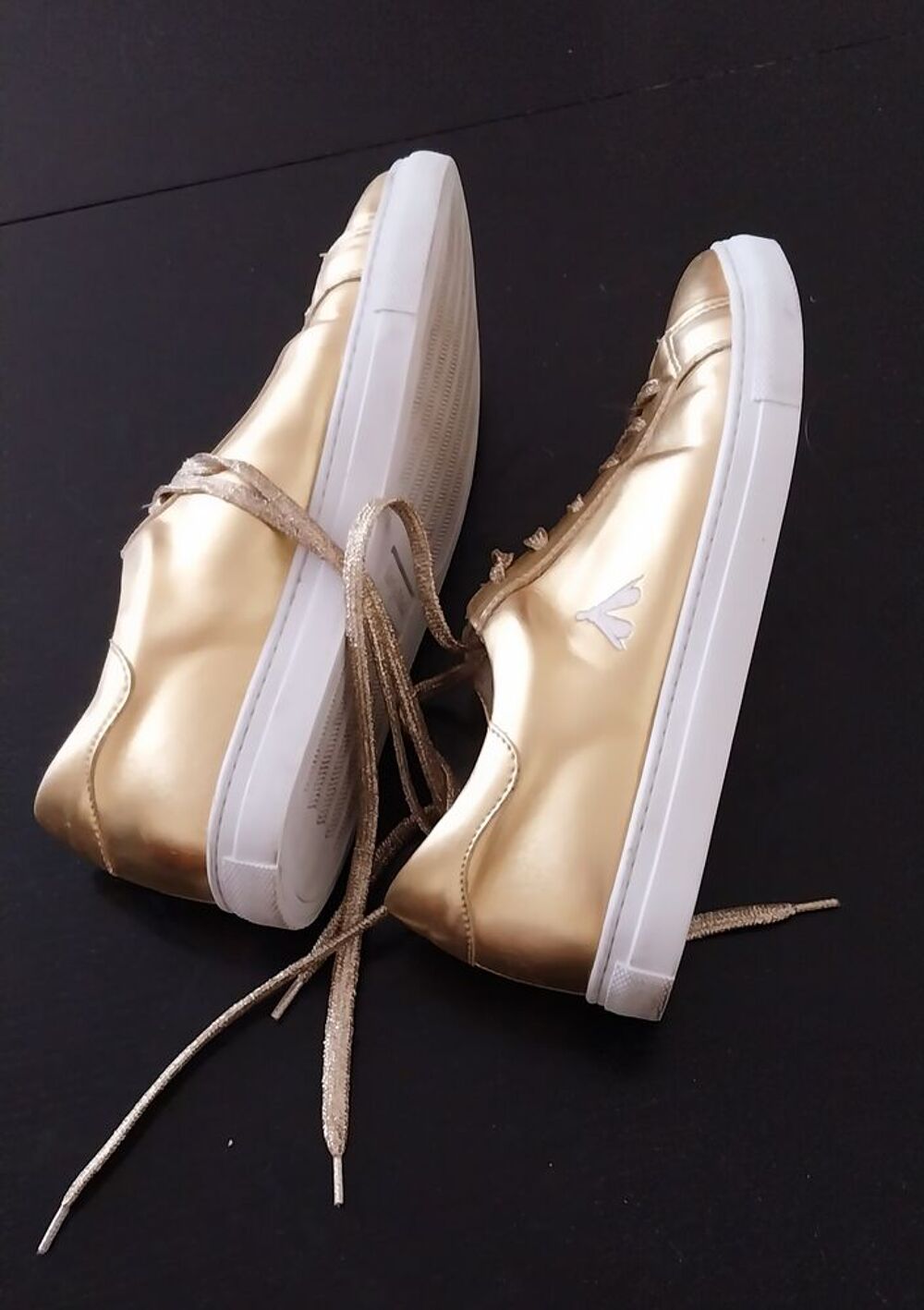 Chaussures tennis cuir vegan dor&eacute;es taille 40 Chaussures