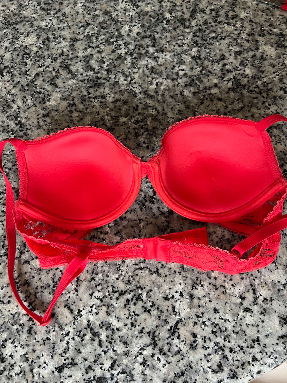 Soutien-Gorge Dentelle Rouge ? Taille 90B ? Neuf Vêtements