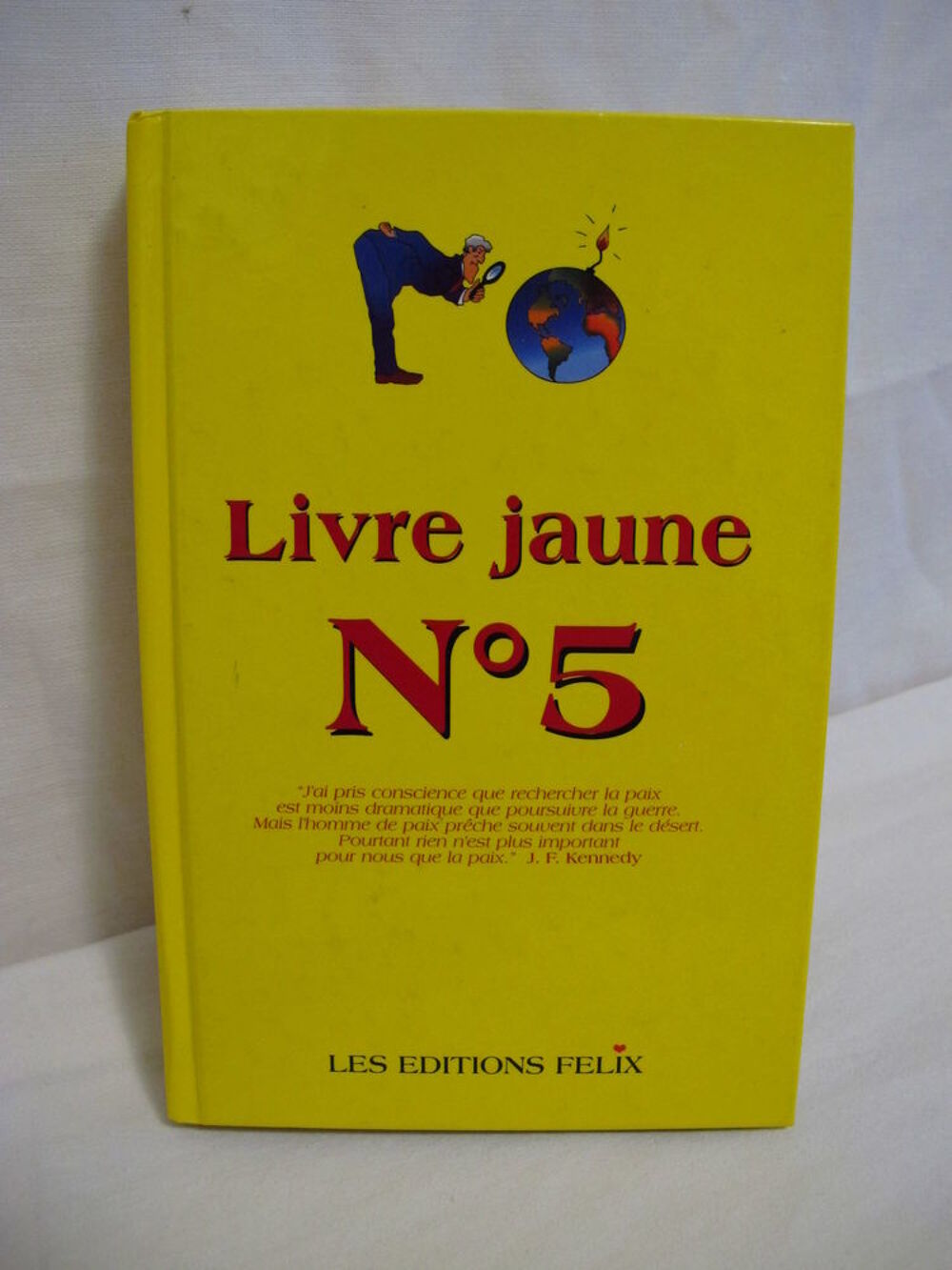 3 Livres "JAUNE" 5-6-7. Livres et BD