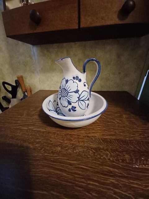 ?	Petit broc et vasque porcelaine bleu et blanc 10 Beauchamp (95)