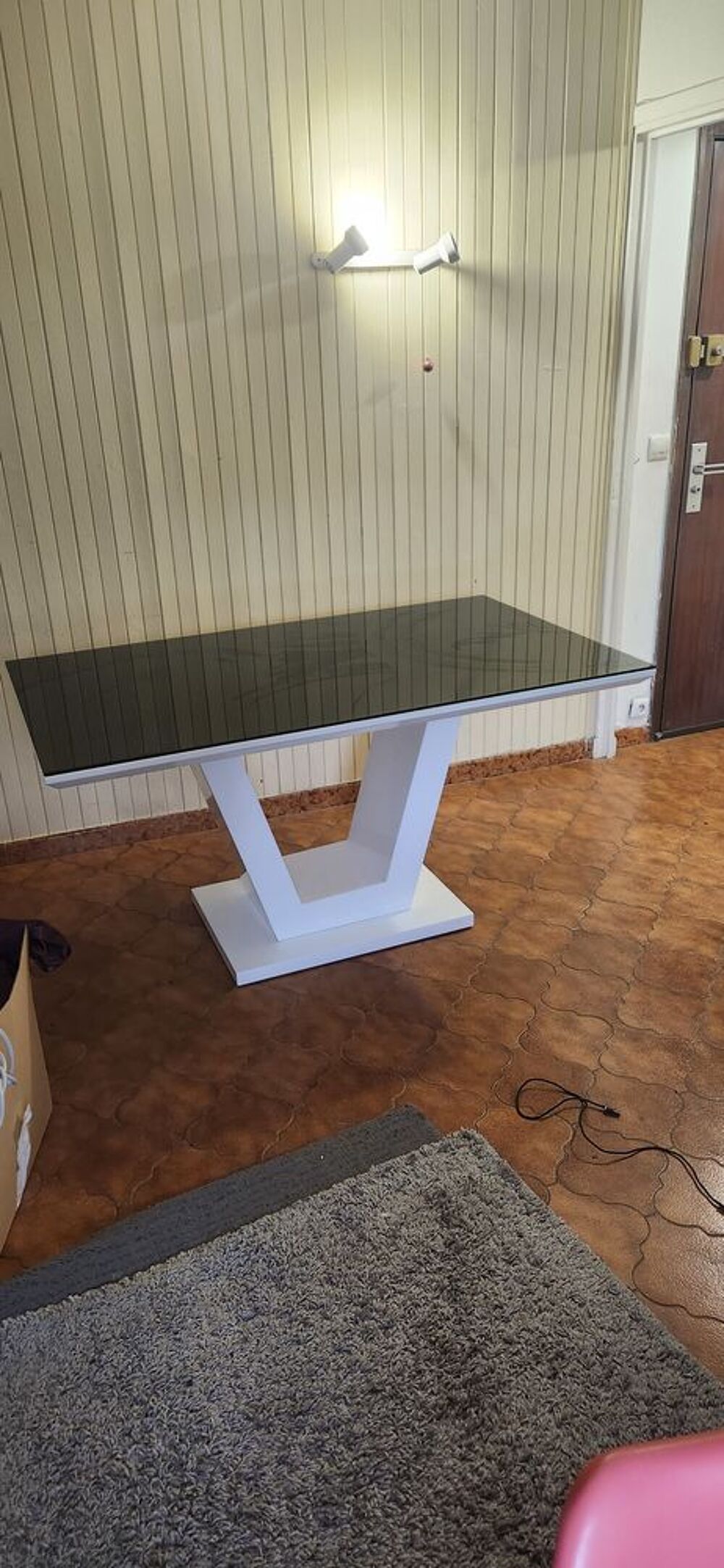 Jolie table de salle &agrave; manger 140 x 90 Meubles