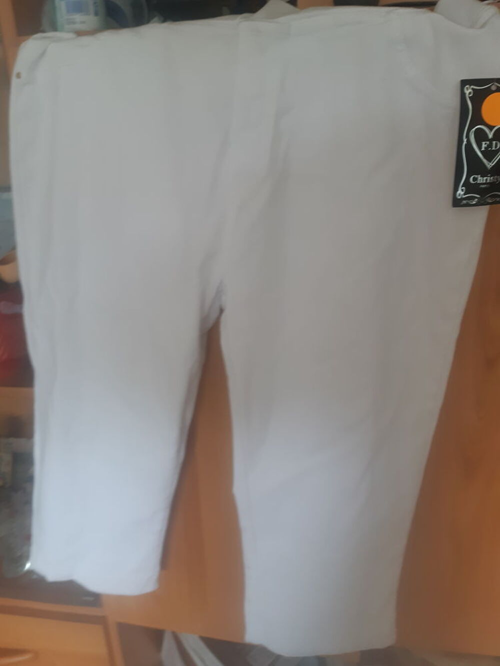 Pantacourt femme neuve taille 5 achet&eacute; 14 € solde du leclerc Vêtements
