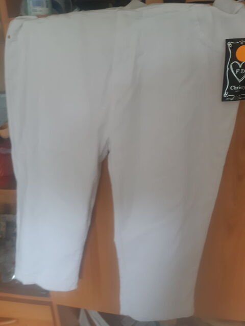 Pantacourt femme neuve taille 5 acheté 14 € solde du leclerc 6 Montbéliard (25)