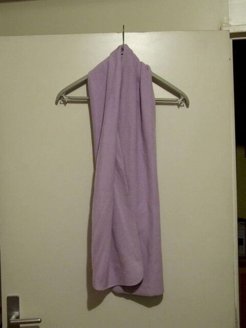 Écharpe polaire mauve, 174 x 26 cm TBE 2 Bagnolet (93)