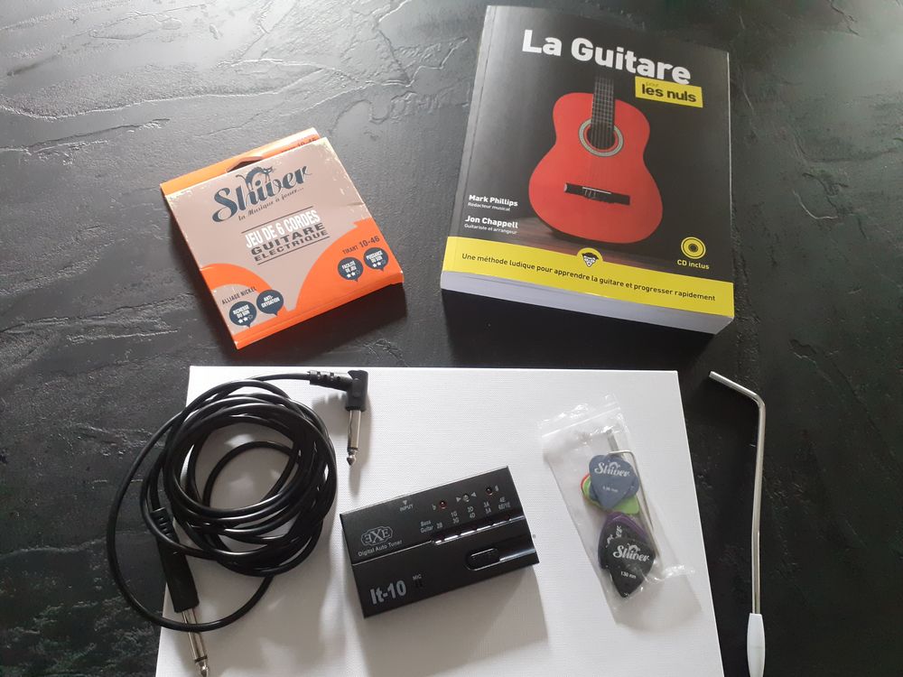 Guitare &eacute;lectrique type Stratocaster + Ampli + Accessoires Instruments de musique