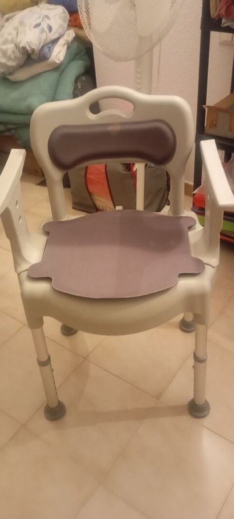 FAUTEUIL DE DOUCHE NEUF ACHETER PAR ERREUR.. 20 Saint-Pargoire (34)