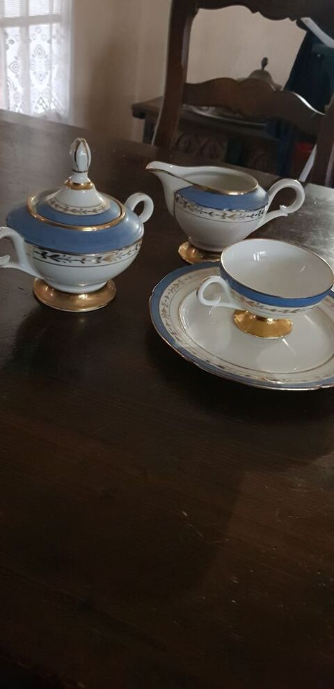 Service a thé porcelaine style empire bleu et or. 179 Aubagne (13)