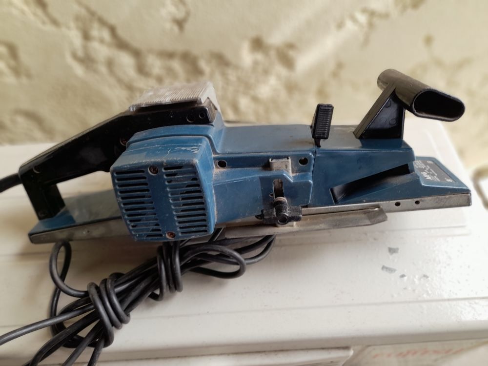 A saisir Rabot &eacute;lectrique professionnel marque AEG Bricolage