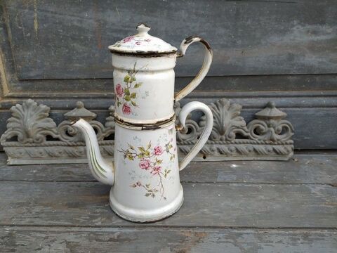 Mignonne Petite Cafeti�re �maill�e Fleurs Roses 
75 Loches (37)