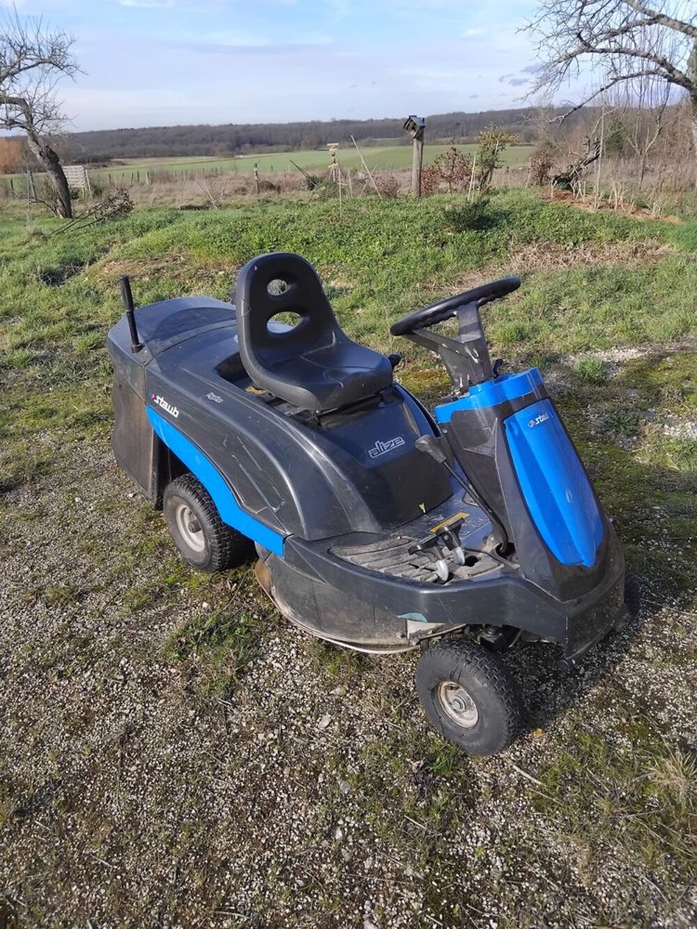 Tondeuse auto-port&eacute;e STAUB Jardin
