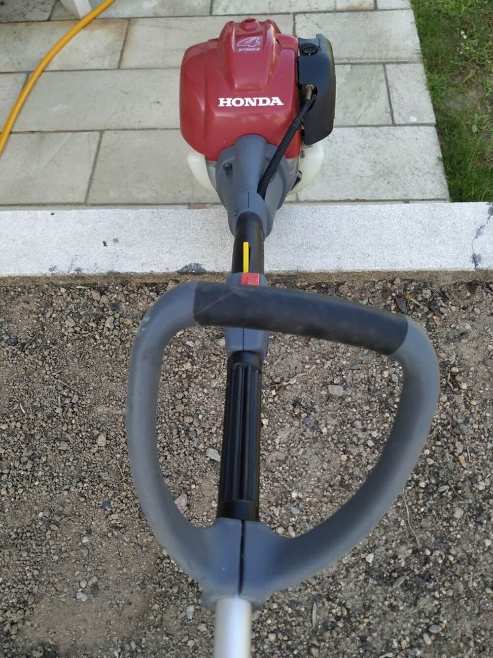D&eacute;broussailleuse thermique HONDA Jardin