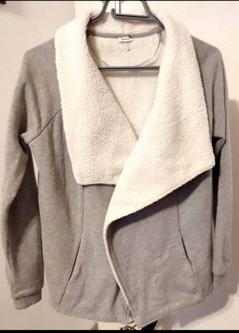 Veste fourre grise Pimkie 18 Aix-en-Provence (13)