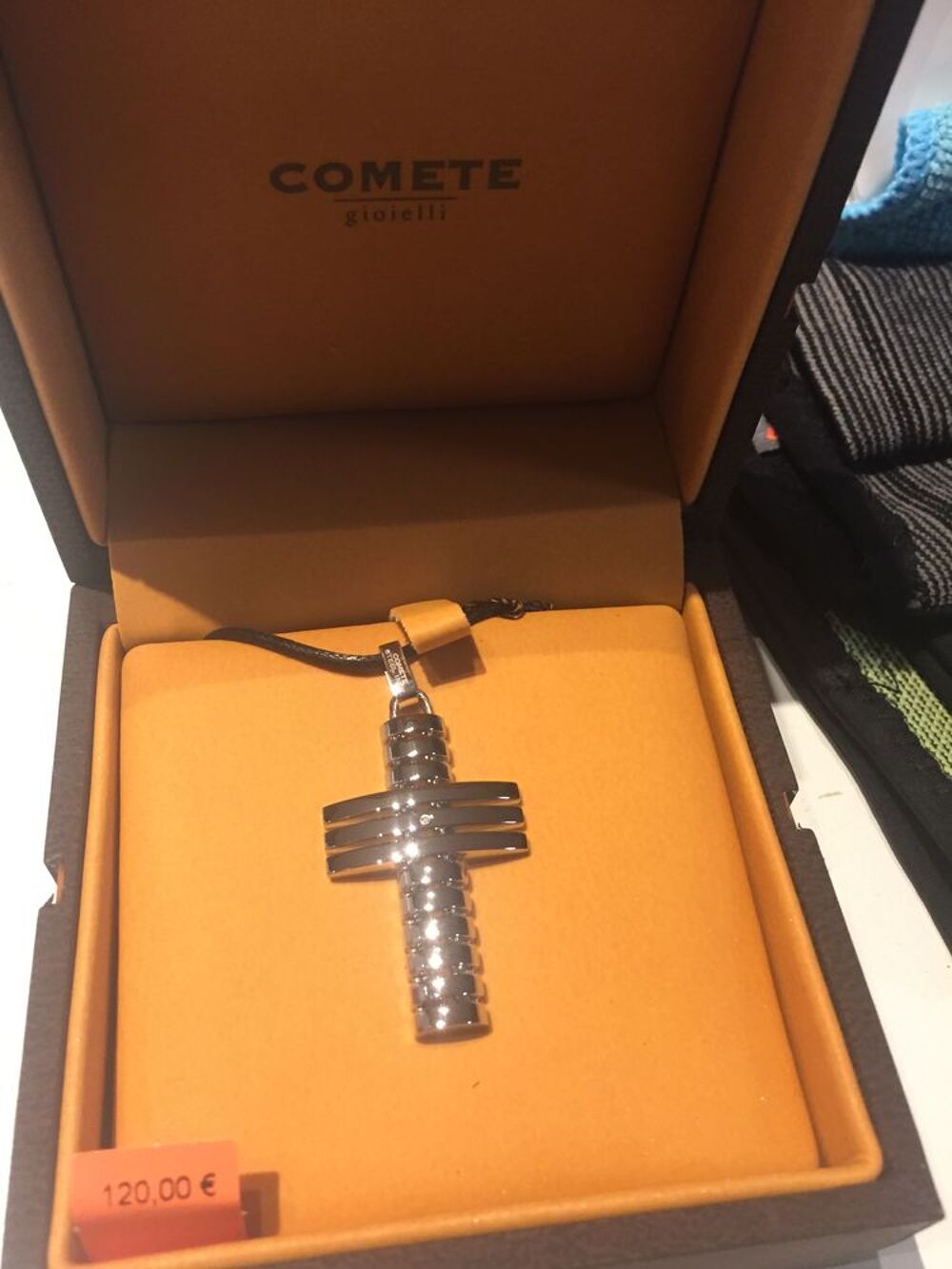 collier marque com&egrave;te UGL 160 Bijoux et montres