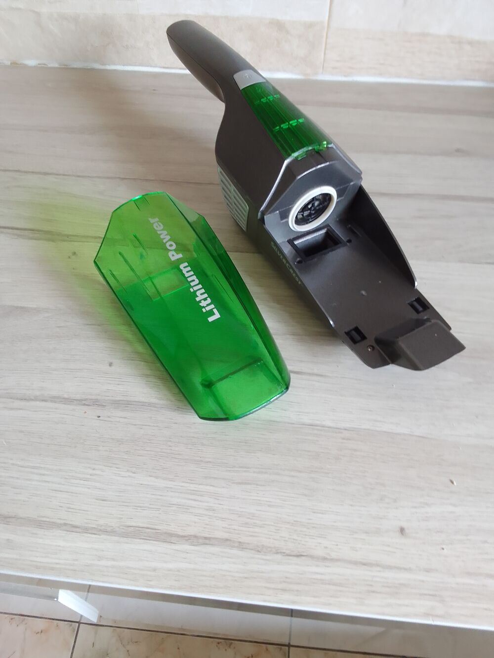 Aspirateur &agrave; main et aspirateur balai 2 en 1 sans fil Electrom�nager