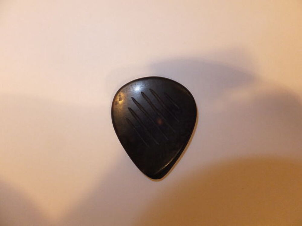 M&eacute;diator guitare manouche en v&eacute;ritable &eacute;caille de tortue Instruments de musique
