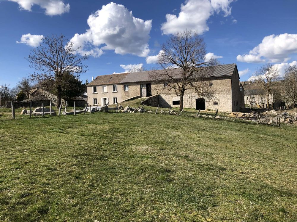 Maison 5 pièces 400 m² · à Saint-Paul-le-Froid · 400 m² · 249 000 €
